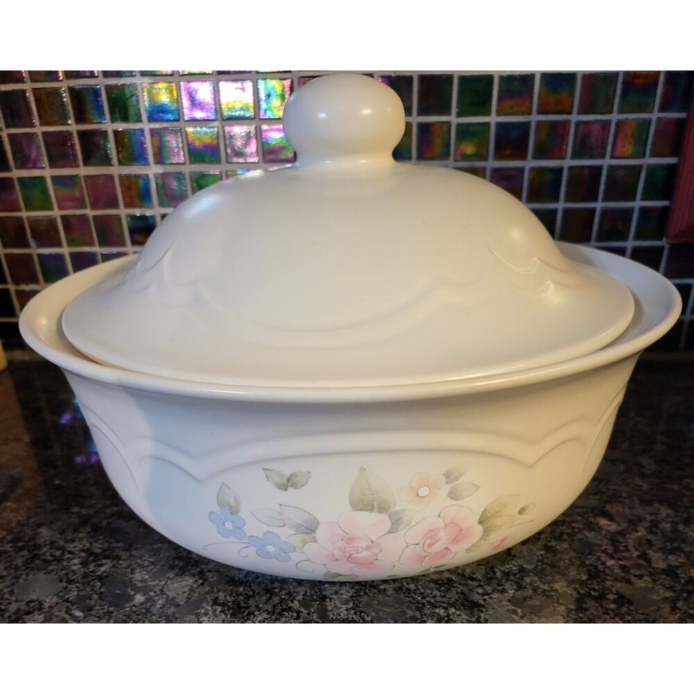 Pfaltzgraff Tea Rose Covered Casserole Dish 2 Quart 9 1/4" Diameter Stoneware